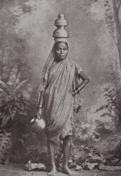 Bombaj / Mumbai: Dojička (čb fotografie) od Indian photographer