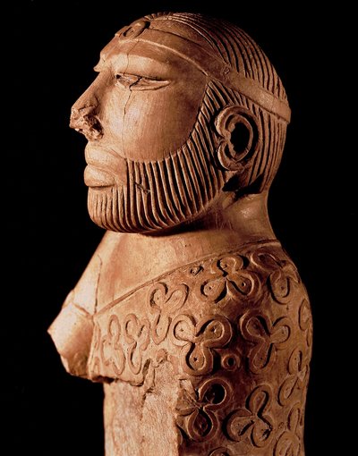 Civilizace údolí Indu: dřevěná busta královského kněze. Kolem roku 2000 př.n.l. Z webových stránek Mohenjo-Daro v Pákistánu. Národní muzeum Pákistánu, Karáčí. od Indus Valley Civilization