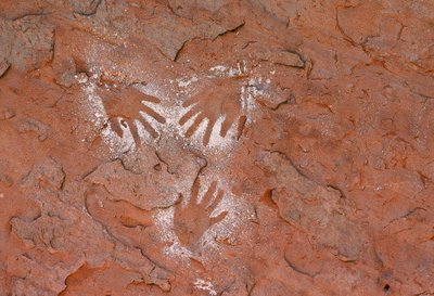 Starobylé skalní umění anasaziů, otisk ruky v Grand Gulch, Utah od Ira Block