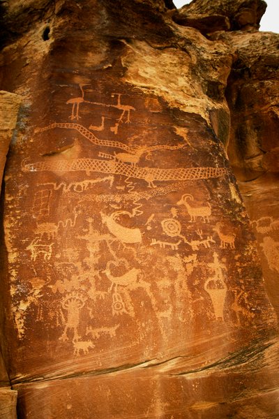 Naleziště petroglyfů jeřába popelavého v kaňonu Nine Mile Canyon, 2005 (foto) od Ira Block