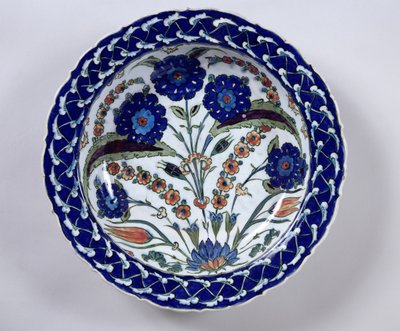 Miska s květinovým dekorem, Iznik (keramika) od Islamic School
