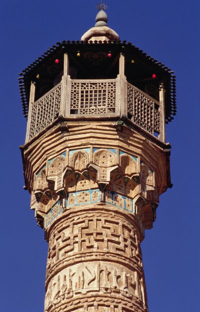 Propracované zdivo na vrcholu semnanského minaretu (cihla) od Islamic School