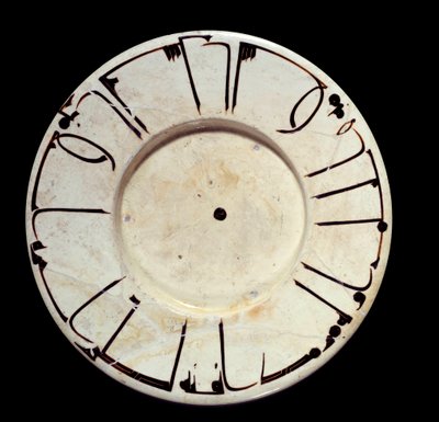 Islámské umění: velký keramický talíř ze Samarkandu v Íránu. 9. nebo 10. století. Paříž, muzeum Louvre od Islamic School