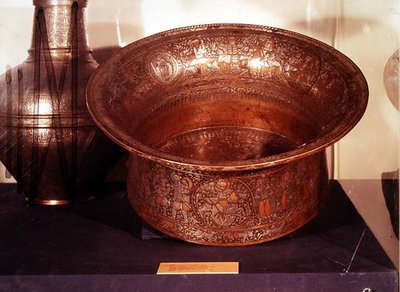 Mamlúcká mísa, známá jako Baptisterium St. Louis, z Egypta (měď) od Islamic School
