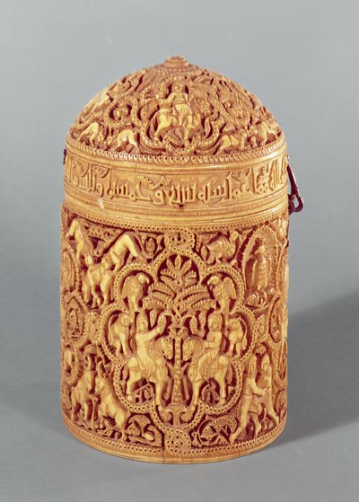 Pyx s reliéfem znázorňujícím radosti dvorského života, vepsaným jménem Al-Mughira, syn chalífy Abd-al-Rahmana III., období Umajjovců, z Córdoby, kolem roku 968 našeho letopočtu (viz také 101673 a 15 od Islamic School