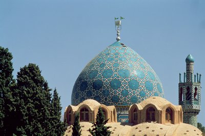Tyrkysová kopule mauzolea šáha Nematolláha Valího, postaveného v letech 1330-1430. od Islamic School
