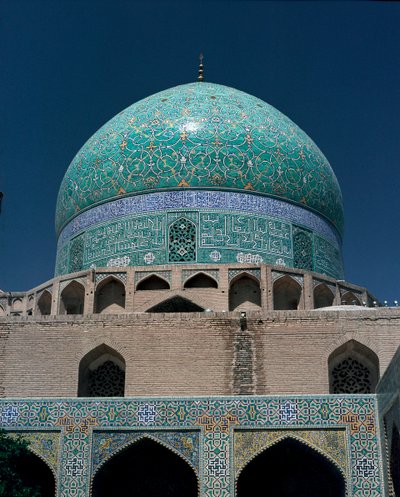 Pohled na mešitu Shah (také známá jako mešita imáma) od Islamic School