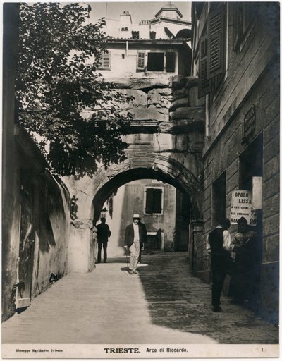 Arch of Riccardo, fotografie Giuseppe Maylander, Terst, Friuli-Venezia Giulia, Itálie, cca 1910 od Italian Photographer