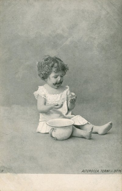 Dítě si hraje s bublinami (černobílá fotografie) od Italian Photographer