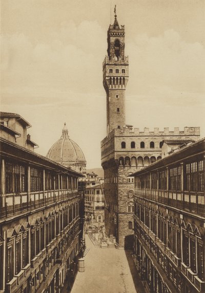Firenze / Florence: Porticoes of the Uffizi, postavené podle návrhu Vasariho (černobílá fotografie) od Italian Photographer