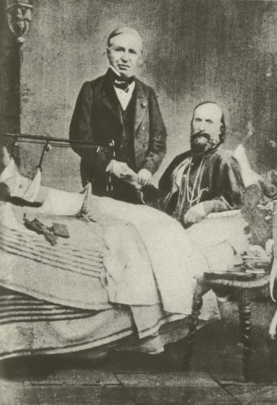 Garibaldi, zraněný v bitvě, se svým lékařem (č/b foto) od Italian Photographer