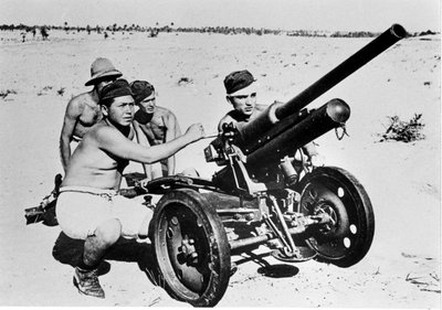 Italský protitankový tank v libyjské poušti. 1941. od Italian Photographer