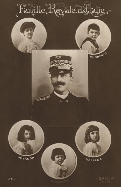 Král Victor Emmanuel II a jeho rodina (černobílá fotografie) od Italian Photographer