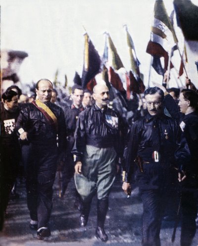 Mussolini má pochod na Řím. 1922. Ručně kolorovaná fotografie 1923. (Marcia su Roma) od Italian Photographer