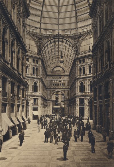 Neapol: Interno Galleria Umberto I (č/b foto) od Italian Photographer