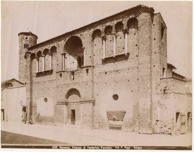 Theodorichův palác, Ravenna, Emilia-Romagna, Itálie, fotografie Pietro Poppi, Bologna, cca 1900 od Italian Photographer