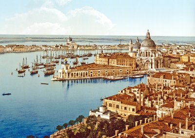 Santa Maria della Salute z věže Campanile na náměstí sv. Marka, Benátky, hospoda. c.1900 od Italian Photographer