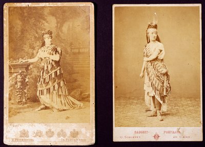 Teresa Stolz a Antonietta Pozzoni v kostýmu pro Aidu (želatinový stříbrný potisk) od Italian Photographer