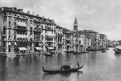 Benátky, Canal Grande a hotely (černobílá fotografie) od Italian Photographer