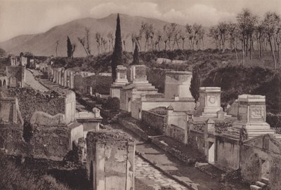 Via Delle Tombe, Ulice hrobek (černobílá fotografie) od Italian Photographer