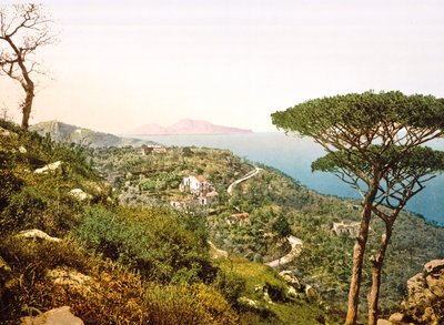 Pohled na Vesuv přes Neapolský záliv, 1890-1900 od Italian Photographer