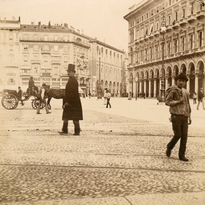 Pohled na náměstí Piazza del Duomo, Milán, 1873 od Italian Photographer