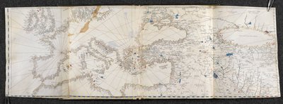 Přidat. 21592, f.1r Mapa Evropy a Asie. Portolano, v jednadvaceti mapách zemí na obou polokoulích (vellum) od Italian School