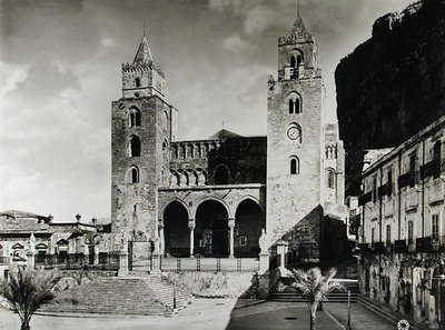 Exteriér Dómu, zahájený v roce 1131 králem Rogerem II. († 1154) ze Sicílie (černobílá fotografie) od Italian School