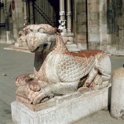 Griffin ležící na podstavci, polovina 13. století od Italian School