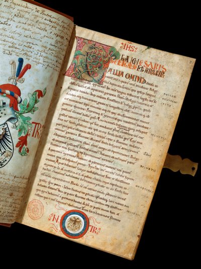 Rukopis „“De Bello Gallico, Komentáře k válce Galů”” od Julese Cesara (Giulio Cesare nebo Caius Julius Caesar) (100-44 př. n. l.) (ms. 541) Blazon humanisty Niccola Tranchediniho, vlastníka rukopisu. Biblioteca Riccardiana Neapol ze 14. století od Italian School