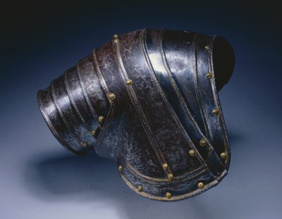 Pauldron pro pravé rameno, cca 1560-70 (modrá a zlacená ocel) od Italian School