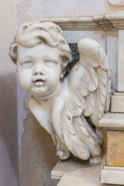 Boční stěna, boční oltář, detail anděla na hlavním oltáři od Italian School