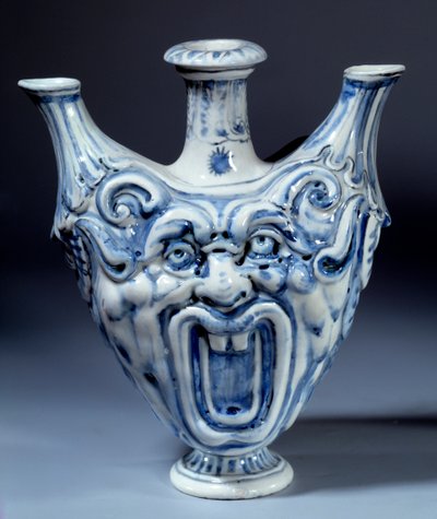 Měkká porcelánová láhev 16. století, vyrobená manufakturou Francois II de Medicis (1544-1560) Sevres, výroba porcelánu od Italian School