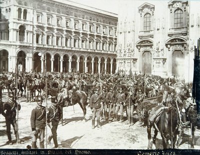 Vojáci, pod velením generála Bava Beccarise, před katedrálou, během nepokojů v Miláně, 6. - 9. května 1898 od Italian School
