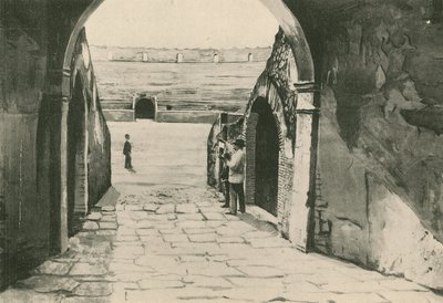 Hlavní vchod do amfiteátru tak, jak je (hlubotisk) od Italian School