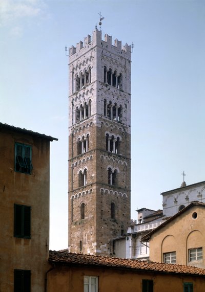 Pohled na zvonici od Italian School