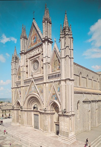 Pohled na fasádu od Italian School