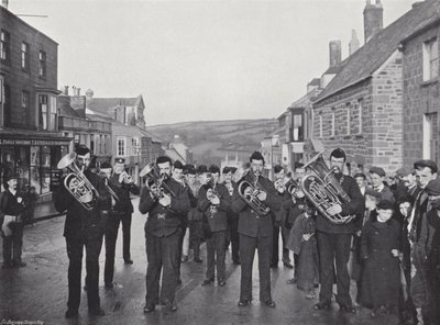 Helston Flora Day, hraje Furry Dance od J. Benjamin Stone