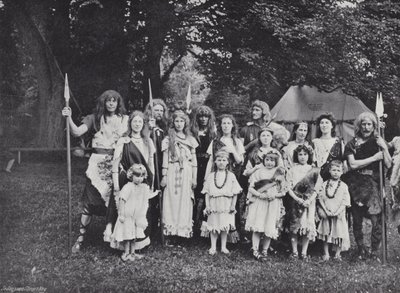The Sherborne Pageant, anglický náčelník, domorodci a rodiny od J. Benjamin Stone