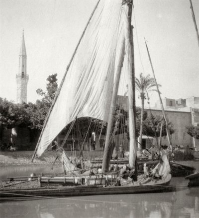 Na kanálu Mahmoudiya, Alexandrie, Egypt, 20. století od J. Dearden Holmes