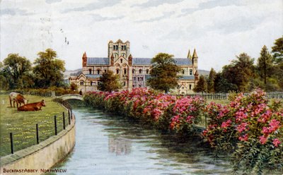 Buckfast Abbey, severní pohled, Devon. od J Salmon