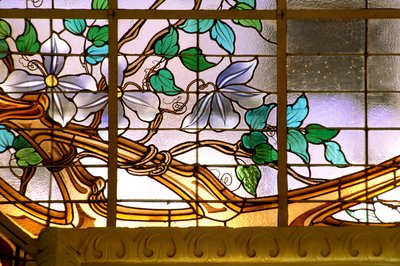 Nancy (departement 54), Art Nouveau, „“ La verriere aux Clematites““ (1901) - detail, Vitráže od Jacquese Grubera (1870-1936), v Credit Lyonnais, rue St Georges od Jacques Gruber