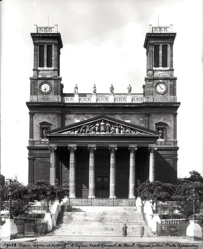Fasáda kostela sv. Vincenta de Paul, postavený v letech 1824-44 od Jacques Ignace Hittorff