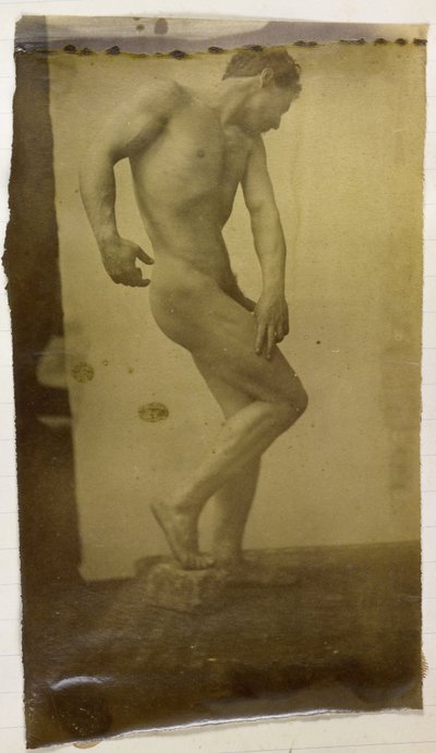 Studie modelu mužského aktu, stojícího a při pohledu ze strany, v ateliéru Jacquese de Lalaing od Jacques Lalaing (attributed to)