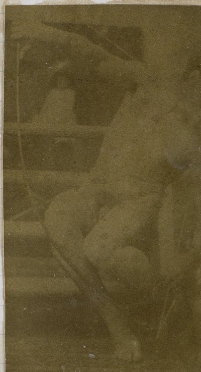Studie mužského nahého modelu sedícího na schodu, při pohledu zepředu s provazem a lukem na klíně, v ateliéru Jacquese de Lalaing od Jacques Lalaing (attributed to)