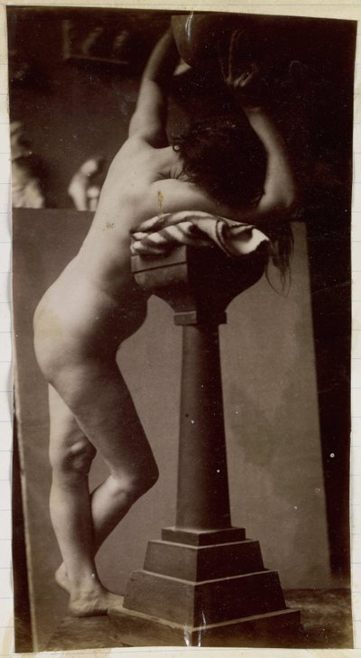 Studie modelu ženského aktu, při pohledu zezadu, v ateliéru Jacquese de Lalainga, předběžná studie pro kruhovou fontánu od Jacques Lalaing (attributed to)