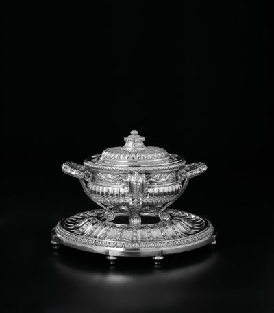 Mísa na polévku, kryt a stojan Ludvíka XV. z Orloff service, 1770 od Jacques Nicolas Roettiers