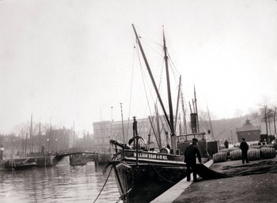 Kanálové lodě, Rotterdam, 1898. od James Batkin