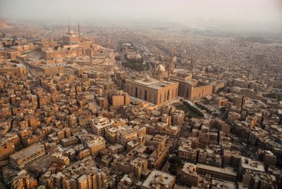 Letecký pohled na Káhiru. KÁHIRA, EGYPT. od James L Stanfield