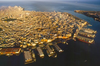 Letecký pohled na starou Havanu, havanský přístav, kanál del Puerto, Bahia de la Ha... od James L Stanfield